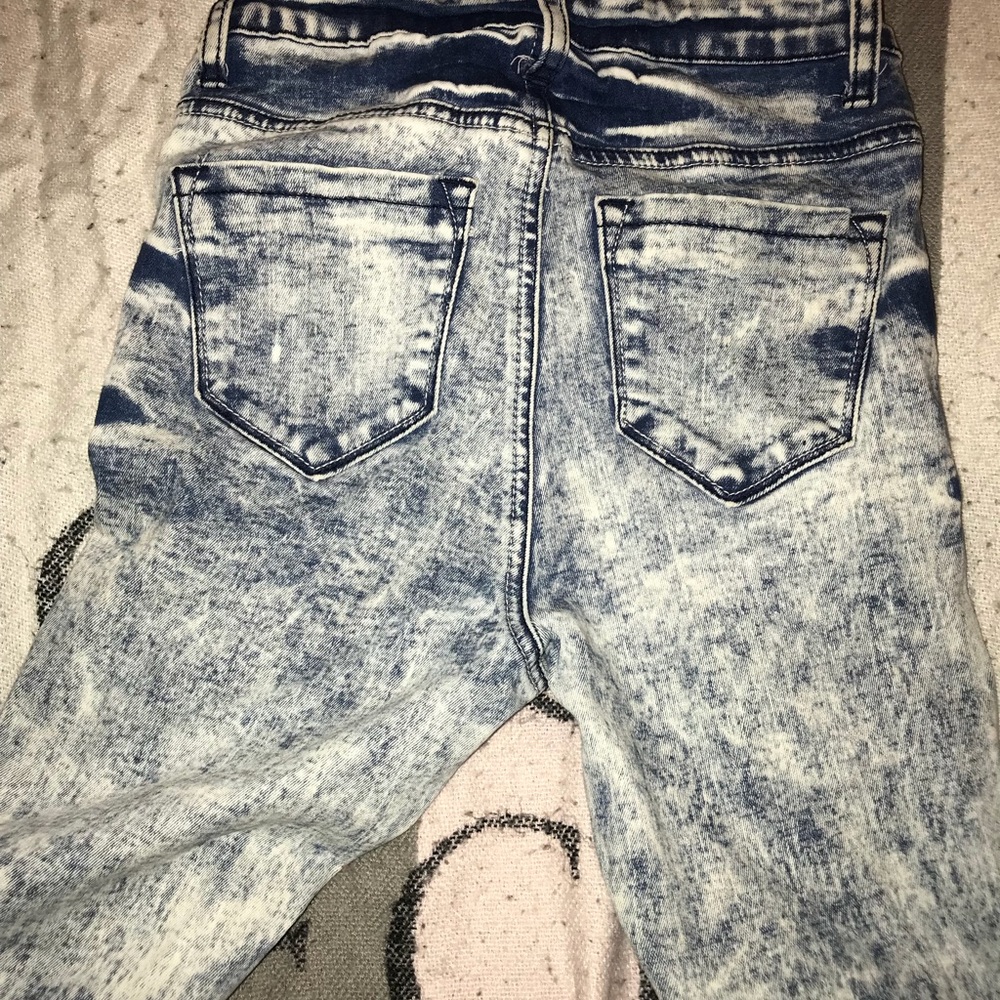 Distressed jeans - Picture 3 of 5